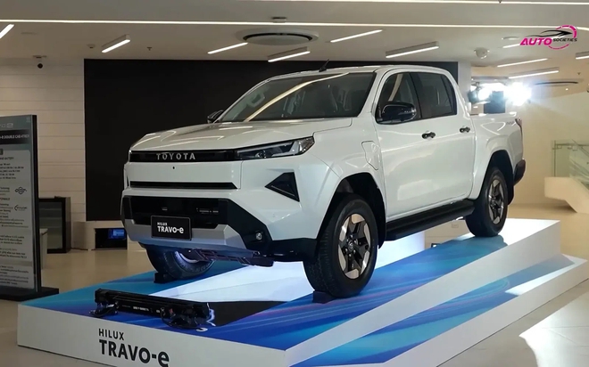 Toyota Hilux 2026 có ảnh thực tế rõ nét: Thiết kế góc cạnh hơn, nội thất như Prado, tùy chọn động cơ diesel và điện đấu Ranger- Ảnh 3.