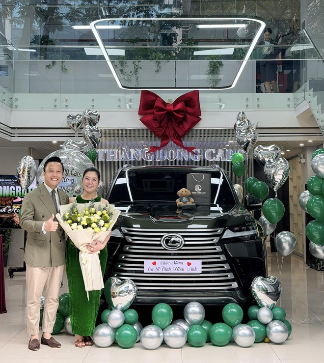 ‘Nữ hoàng phòng trà’ Đinh Hiền Anh sắm Lexus LX 600 sau 3 năm sử dụng RX: Xe màu hiếm, giá có thể tới gần 10 tỷ đồng- Ảnh 3.