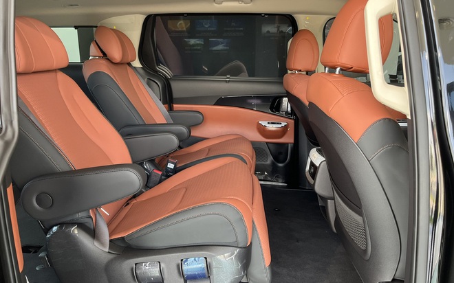 Kia Carnival máy xăng dọn kho giảm giá gần 400 triệu đồng tại đại lý, chạy đều 100km/ngày thì tiền tiết kiệm đủ đổ xăng 6 năm- Ảnh 7. Kia Carnival máy xăng dọn kho giảm giá gần 400 triệu đồng tại đại lý, chạy đều 100km/ngày thì tiền tiết kiệm đủ đổ xăng 6 năm- Ảnh 7.