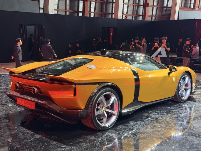 Sang Thái xem Ferrari 849 Testarossa về Việt Nam năm sau: Giá từ 35 tỷ đồng, số lượng giới hạn, đã có khách Việt đầu tiên đặt mua- Ảnh 3. Sang Thái xem Ferrari 849 Testarossa về Việt Nam năm sau: Giá từ 35 tỷ đồng, số lượng giới hạn, đã có khách Việt đầu tiên đặt mua- Ảnh 3.