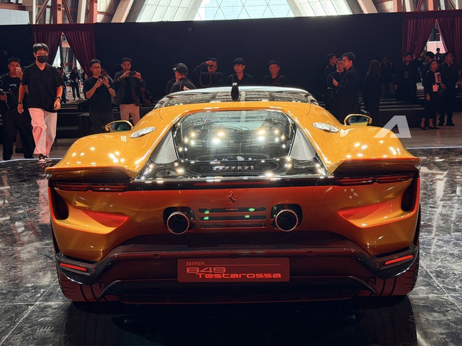Sang Thái xem Ferrari 849 Testarossa về Việt Nam năm sau: Giá từ 35 tỷ đồng, số lượng giới hạn, đã có khách Việt đầu tiên đặt mua- Ảnh 7. Sang Thái xem Ferrari 849 Testarossa về Việt Nam năm sau: Giá từ 35 tỷ đồng, số lượng giới hạn, đã có khách Việt đầu tiên đặt mua- Ảnh 7.
