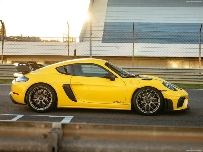 Lộ ảnh bộ đôi Porsche 718 RS đầu tiên về Việt Nam: Giá từ gần 12 tỷ nhưng vẫn gập mui bằng tay, dành cho dân chơi đích thực- Ảnh 7. Lộ ảnh bộ đôi Porsche 718 RS đầu tiên về Việt Nam: Giá từ gần 12 tỷ nhưng vẫn gập mui bằng tay, dành cho dân chơi đích thực- Ảnh 7.