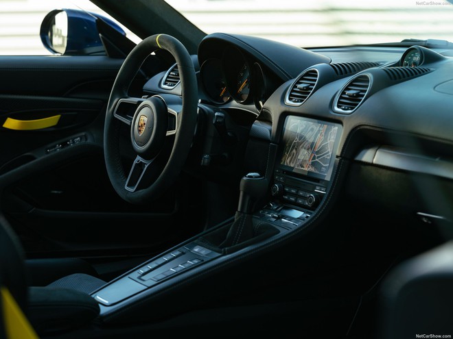 Lộ ảnh bộ đôi Porsche 718 RS đầu tiên về Việt Nam: Giá từ gần 12 tỷ nhưng vẫn gập mui bằng tay, dành cho dân chơi đích thực- Ảnh 11. Lộ ảnh bộ đôi Porsche 718 RS đầu tiên về Việt Nam: Giá từ gần 12 tỷ nhưng vẫn gập mui bằng tay, dành cho dân chơi đích thực- Ảnh 11.