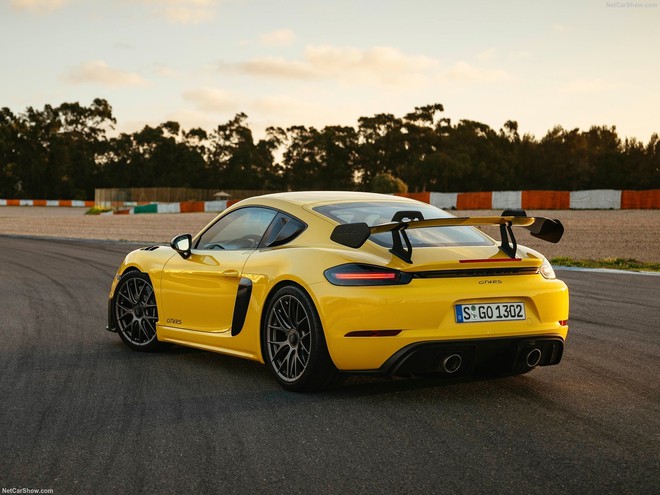 Lộ ảnh bộ đôi Porsche 718 RS đầu tiên về Việt Nam: Giá từ gần 12 tỷ nhưng vẫn gập mui bằng tay, dành cho dân chơi đích thực- Ảnh 5. Lộ ảnh bộ đôi Porsche 718 RS đầu tiên về Việt Nam: Giá từ gần 12 tỷ nhưng vẫn gập mui bằng tay, dành cho dân chơi đích thực- Ảnh 5.