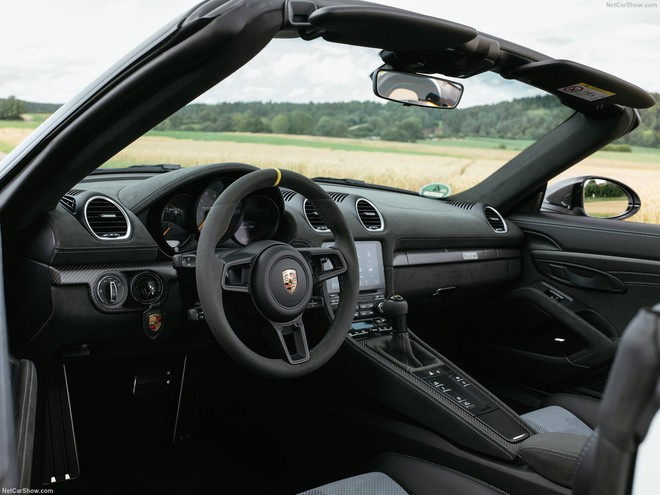 Lộ ảnh bộ đôi Porsche 718 RS đầu tiên về Việt Nam: Giá từ gần 12 tỷ nhưng vẫn gập mui bằng tay, dành cho dân chơi đích thực- Ảnh 10. Lộ ảnh bộ đôi Porsche 718 RS đầu tiên về Việt Nam: Giá từ gần 12 tỷ nhưng vẫn gập mui bằng tay, dành cho dân chơi đích thực- Ảnh 10.