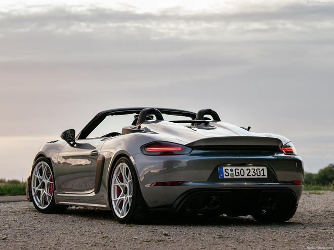 Lộ ảnh bộ đôi Porsche 718 RS đầu tiên về Việt Nam: Giá từ gần 12 tỷ nhưng vẫn gập mui bằng tay, dành cho dân chơi đích thực- Ảnh 6. Lộ ảnh bộ đôi Porsche 718 RS đầu tiên về Việt Nam: Giá từ gần 12 tỷ nhưng vẫn gập mui bằng tay, dành cho dân chơi đích thực- Ảnh 6.