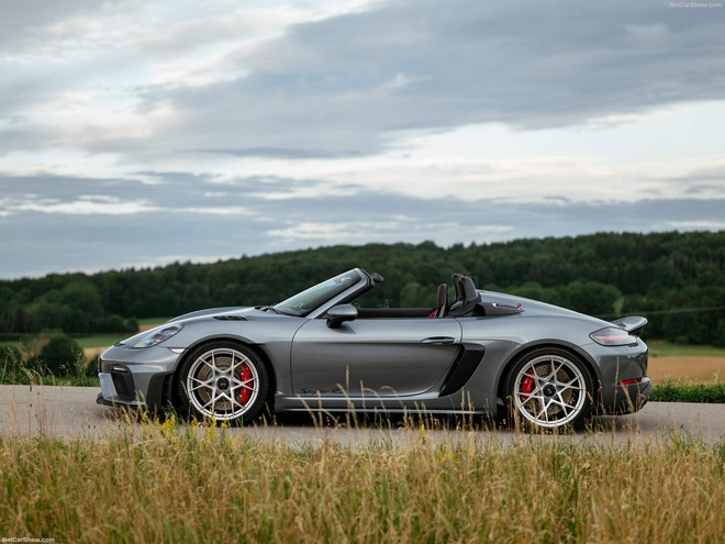 Lộ ảnh bộ đôi Porsche 718 RS đầu tiên về Việt Nam: Giá từ gần 12 tỷ nhưng vẫn gập mui bằng tay, dành cho dân chơi đích thực- Ảnh 8. Lộ ảnh bộ đôi Porsche 718 RS đầu tiên về Việt Nam: Giá từ gần 12 tỷ nhưng vẫn gập mui bằng tay, dành cho dân chơi đích thực- Ảnh 8.