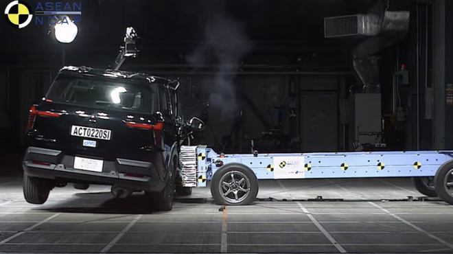 Mitsubishi Destinator bản cho Việt Nam thể hiện ra sao khi bị đâm mạnh với 2 người lớn, 2 trẻ nhỏ ngồi ghế an toàn trên xe?- Ảnh 4.