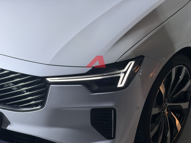 Chi tiết Volvo S90 mới vừa ra mắt Việt Nam: 2,75 tỷ đồng, rẻ hơn gần 150 triệu, thiết kế đẹp lên trông thấy, có màn hình Google- Ảnh 4. Chi tiết Volvo S90 mới vừa ra mắt Việt Nam: 2,75 tỷ đồng, rẻ hơn gần 150 triệu, thiết kế đẹp lên trông thấy, có màn hình Google- Ảnh 4.