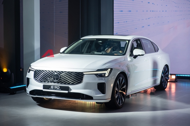 Chi tiết Volvo S90 mới vừa ra mắt Việt Nam: 2,75 tỷ đồng, rẻ hơn gần 150 triệu, thiết kế đẹp lên trông thấy, có màn hình Google- Ảnh 3. Chi tiết Volvo S90 mới vừa ra mắt Việt Nam: 2,75 tỷ đồng, rẻ hơn gần 150 triệu, thiết kế đẹp lên trông thấy, có màn hình Google- Ảnh 3.