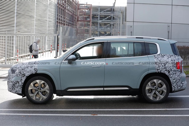 Mercedes-Benz GLB đời mới lộ diện ngoại thất rõ nét hơn: Tay nắm cửa ẩn, đèn trước như GLC, đuôi cũng lột xác- Ảnh 6. Mercedes-Benz GLB đời mới lộ diện ngoại thất rõ nét hơn: Tay nắm cửa ẩn, đèn trước như GLC, đuôi cũng lột xác- Ảnh 6.