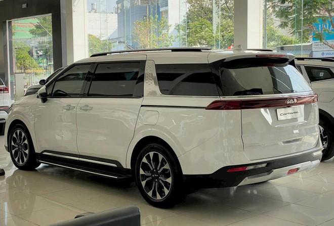 Kia Carnival giảm giá tới 100 triệu tại đại lý, giá thực tế chỉ ngang xe đã qua sử dụng- Ảnh 5.