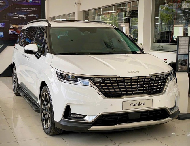 Kia Carnival giảm giá tới 100 triệu tại đại lý, giá thực tế chỉ ngang xe đã qua sử dụng- Ảnh 3.