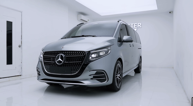 Vừa sắm Mercedes-Benz V-Class mới cứng giá 4 tỷ đồng, chủ xe cho độ lại 4 ghế 'chủ tịch' vì 'không muốn 4 người con phải chịu thiệt'- Ảnh 8.