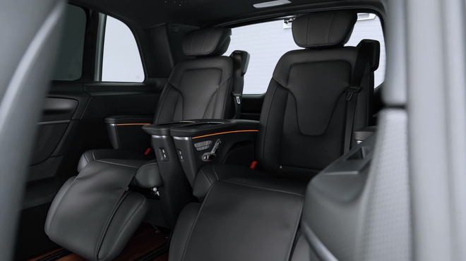 Vừa sắm Mercedes-Benz V-Class mới cứng giá 4 tỷ đồng, chủ xe cho độ lại 4 ghế 'chủ tịch' vì 'không muốn 4 người con phải chịu thiệt'- Ảnh 6.