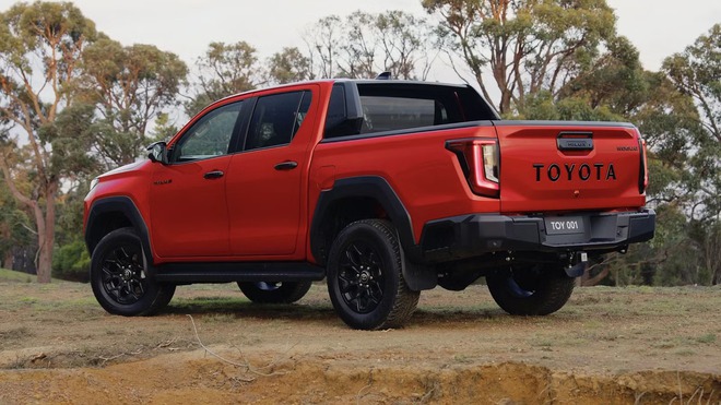 Đây là lý do Toyota Hilux 2026 vẫn 'bình mới rượu cũ': Hãng khẳng định người dùng không cần động cơ mạnh hơn- Ảnh 2.