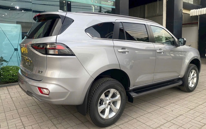 Isuzu mu-X giảm giá tới 330 triệu đồng tại đại lý: Bản rẻ nhất từ 760 triệu, tiệm cận phân khúc B, người mua phải đánh đổi 2 thứ- Ảnh 6. Isuzu mu-X giảm giá tới 330 triệu đồng tại đại lý: Bản rẻ nhất từ 760 triệu, tiệm cận phân khúc B, người mua phải đánh đổi 2 thứ- Ảnh 6.