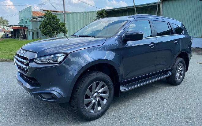 Isuzu mu-X giảm giá tới 330 triệu đồng tại đại lý: Bản rẻ nhất từ 760 triệu, tiệm cận phân khúc B, người mua phải đánh đổi 2 thứ- Ảnh 3. Isuzu mu-X giảm giá tới 330 triệu đồng tại đại lý: Bản rẻ nhất từ 760 triệu, tiệm cận phân khúc B, người mua phải đánh đổi 2 thứ- Ảnh 3.