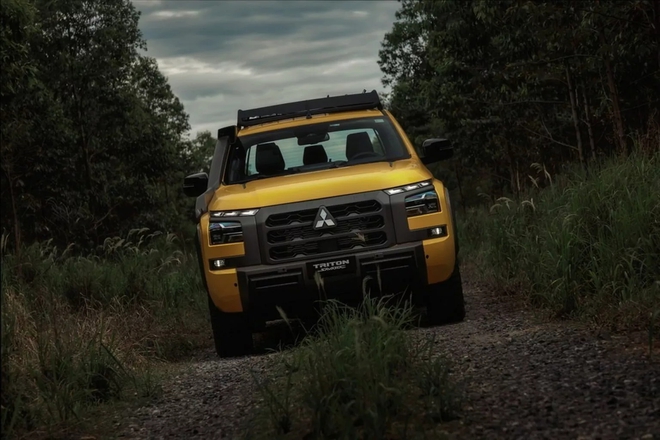Mitsubishi Triton có bản mới cho dân mê off-road: Lắp sẵn giá nóc lớn, ống thở, lội nước sâu thoải mái tới nửa thân người- Ảnh 2.
