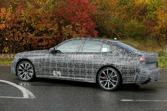 Soi kỹ nội, ngoại thất BMW 3 Series đời mới: Vô-lăng mới, HUD rộng ‘full’ kính lái, nhiều điểm lột xác cạnh tranh C-Class- Ảnh 4.