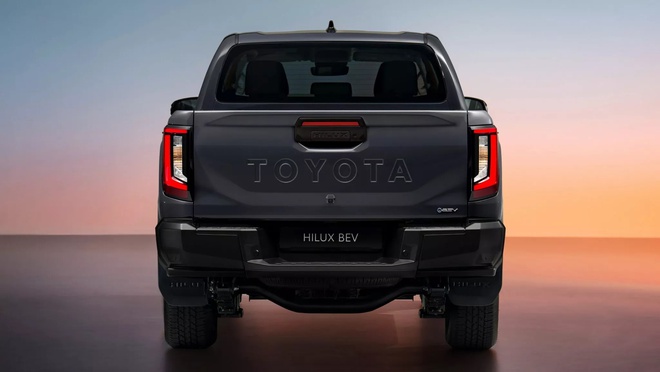 Toyota Hilux thêm bản điện chỉ chạy 240km/sạc, nhắm đến nhóm khách đặc biệt: 'Khó bán chạy nhưng vẫn sẽ vừa túi tiền'- Ảnh 9. Toyota Hilux thêm bản điện chỉ chạy 240km/sạc, nhắm đến nhóm khách đặc biệt: 'Khó bán chạy nhưng vẫn sẽ vừa túi tiền'- Ảnh 9.