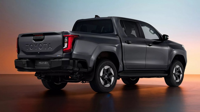 Toyota Hilux thêm bản điện chỉ chạy 240km/sạc, nhắm đến nhóm khách đặc biệt: 'Khó bán chạy nhưng vẫn sẽ vừa túi tiền'- Ảnh 10. Toyota Hilux thêm bản điện chỉ chạy 240km/sạc, nhắm đến nhóm khách đặc biệt: 'Khó bán chạy nhưng vẫn sẽ vừa túi tiền'- Ảnh 10.