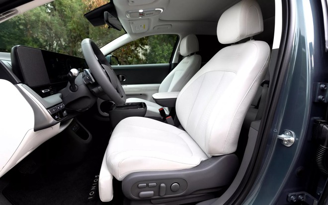 Chủ xe Hyundai 'méo mặt' vì một chai nước lọc để trên xe: Hóa đơn sửa chữa lên tới gần 320 triệu, hãng từ chối bảo hành- Ảnh 3. Chủ xe Hyundai 'méo mặt' vì một chai nước lọc để trên xe: Hóa đơn sửa chữa lên tới gần 320 triệu, hãng từ chối bảo hành- Ảnh 3.