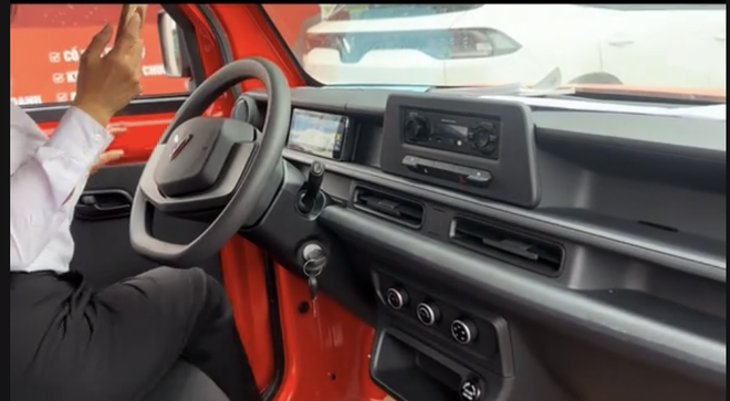 VinFast EC Van lần đầu lộ rõ nội thất: Thiết kế tối giản tương đồng VF 3, nâng/hạ kính bằng điện- Ảnh 3.