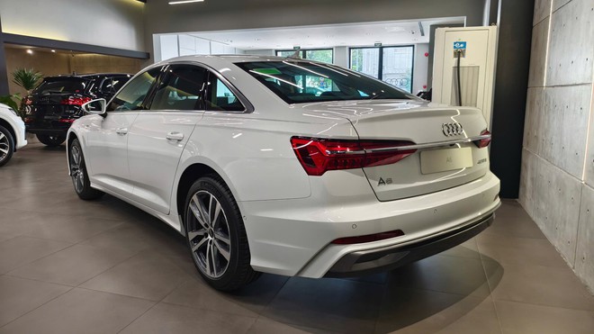 Loạt xe Audi giảm giá mạnh cuối năm tại Việt Nam: Giảm nhiều nhất gần 380 triệu đồng, phần lớn là SUV, đáp trả BMW, Mercedes- Ảnh 3. Loạt xe Audi giảm giá mạnh cuối năm tại Việt Nam: Giảm nhiều nhất gần 380 triệu đồng, phần lớn là SUV, đáp trả BMW, Mercedes- Ảnh 3.