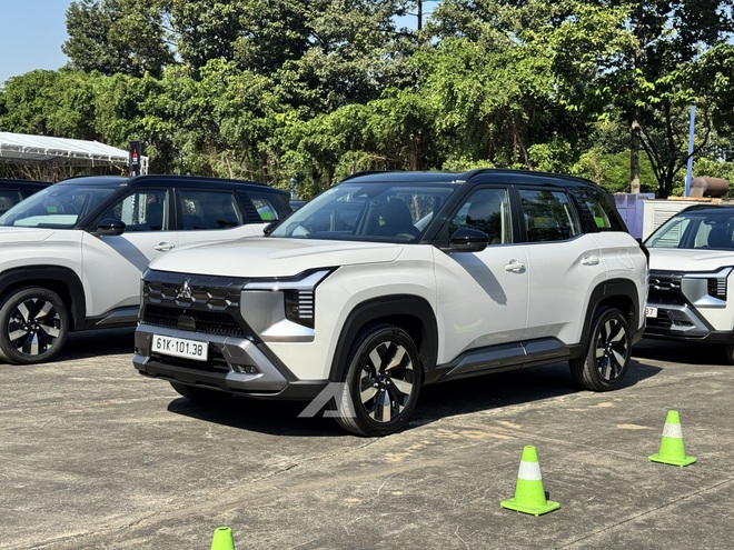 So sánh 2 phiên bản Mitsubishi Destinator vừa ra mắt: Chênh 75 triệu đồng, đánh đổi ADAS, camera 360 độ và loa Yamaha- Ảnh 2. So sánh 2 phiên bản Mitsubishi Destinator vừa ra mắt: Chênh 75 triệu đồng, đánh đổi ADAS, camera 360 độ và loa Yamaha- Ảnh 2.