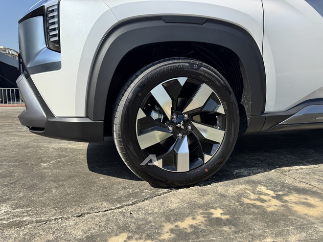 So sánh 2 phiên bản Mitsubishi Destinator vừa ra mắt: Chênh 75 triệu đồng, đánh đổi ADAS, camera 360 độ và loa Yamaha- Ảnh 4. So sánh 2 phiên bản Mitsubishi Destinator vừa ra mắt: Chênh 75 triệu đồng, đánh đổi ADAS, camera 360 độ và loa Yamaha- Ảnh 4.