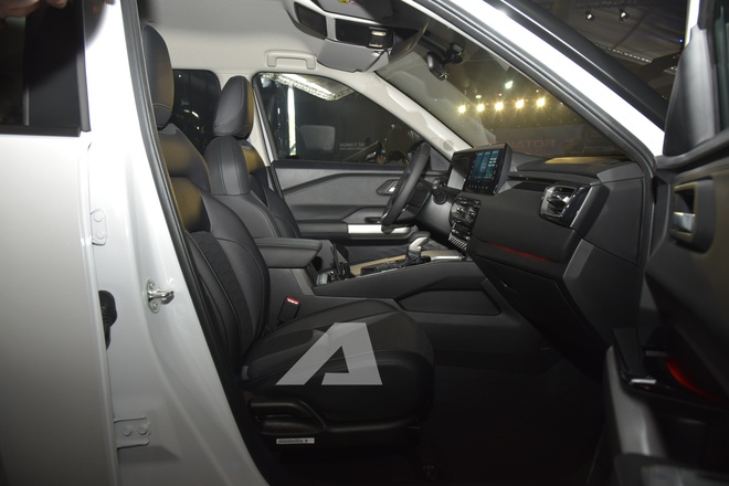 So sánh 2 phiên bản Mitsubishi Destinator vừa ra mắt: Chênh 75 triệu đồng, đánh đổi ADAS, camera 360 độ và loa Yamaha- Ảnh 9. So sánh 2 phiên bản Mitsubishi Destinator vừa ra mắt: Chênh 75 triệu đồng, đánh đổi ADAS, camera 360 độ và loa Yamaha- Ảnh 9.