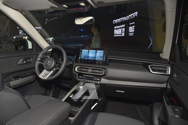 So sánh 2 phiên bản Mitsubishi Destinator vừa ra mắt: Chênh 75 triệu đồng, đánh đổi ADAS, camera 360 độ và loa Yamaha- Ảnh 5. So sánh 2 phiên bản Mitsubishi Destinator vừa ra mắt: Chênh 75 triệu đồng, đánh đổi ADAS, camera 360 độ và loa Yamaha- Ảnh 5.