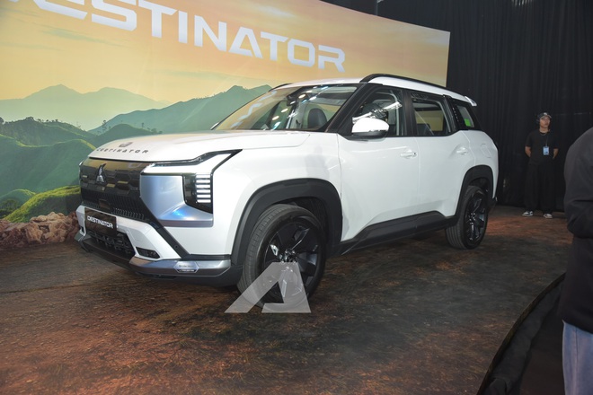 So sánh 2 phiên bản Mitsubishi Destinator vừa ra mắt: Chênh 75 triệu đồng, đánh đổi ADAS, camera 360 độ và loa Yamaha- Ảnh 1. So sánh 2 phiên bản Mitsubishi Destinator vừa ra mắt: Chênh 75 triệu đồng, đánh đổi ADAS, camera 360 độ và loa Yamaha- Ảnh 1.