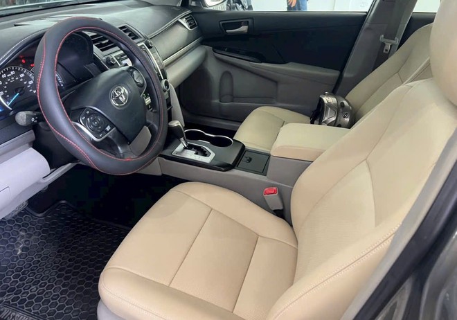 Bỏ 650 triệu đồng mua được Camry nhập Mỹ: Chỉ ngang tiền lăn bánh City bản 'full', 10 túi khí, từng là ao ước của nhiều người Việt- Ảnh 5. Bỏ 650 triệu đồng mua được Camry nhập Mỹ: Chỉ ngang tiền lăn bánh City bản 'full', 10 túi khí, từng là ao ước của nhiều người Việt- Ảnh 5.