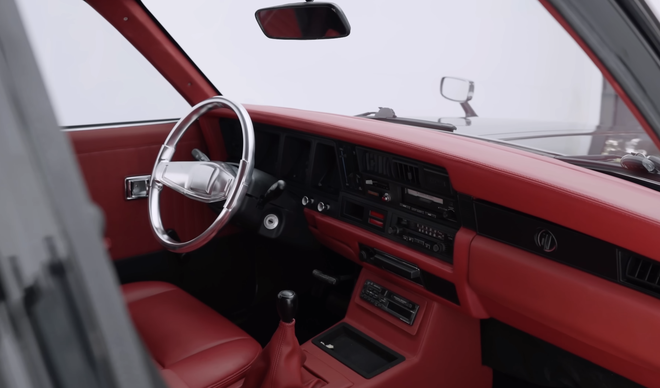 Toyota Crown Wagon 1978 của ông Đặng Lê Nguyên Vũ ‘hồi sinh’: Mất 10 tháng trùng tu, nội thất đỏ rượu vang và hàng loạt chi tiết chế tác thủ công- Ảnh 10. Toyota Crown Wagon 1978 của ông Đặng Lê Nguyên Vũ ‘hồi sinh’: Mất 10 tháng trùng tu, nội thất đỏ rượu vang và hàng loạt chi tiết chế tác thủ công- Ảnh 10.