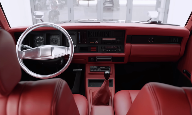 Toyota Crown Wagon 1978 của ông Đặng Lê Nguyên Vũ ‘hồi sinh’: Mất 10 tháng trùng tu, nội thất đỏ rượu vang và hàng loạt chi tiết chế tác thủ công- Ảnh 9. Toyota Crown Wagon 1978 của ông Đặng Lê Nguyên Vũ ‘hồi sinh’: Mất 10 tháng trùng tu, nội thất đỏ rượu vang và hàng loạt chi tiết chế tác thủ công- Ảnh 9.