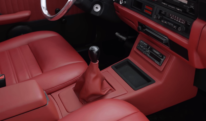 Toyota Crown Wagon 1978 của ông Đặng Lê Nguyên Vũ ‘hồi sinh’: Mất 10 tháng trùng tu, nội thất đỏ rượu vang và hàng loạt chi tiết chế tác thủ công- Ảnh 12. Toyota Crown Wagon 1978 của ông Đặng Lê Nguyên Vũ ‘hồi sinh’: Mất 10 tháng trùng tu, nội thất đỏ rượu vang và hàng loạt chi tiết chế tác thủ công- Ảnh 12.