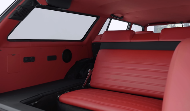 Toyota Crown Wagon 1978 của ông Đặng Lê Nguyên Vũ ‘hồi sinh’: Mất 10 tháng trùng tu, nội thất đỏ rượu vang và hàng loạt chi tiết chế tác thủ công- Ảnh 14. Toyota Crown Wagon 1978 của ông Đặng Lê Nguyên Vũ ‘hồi sinh’: Mất 10 tháng trùng tu, nội thất đỏ rượu vang và hàng loạt chi tiết chế tác thủ công- Ảnh 14.