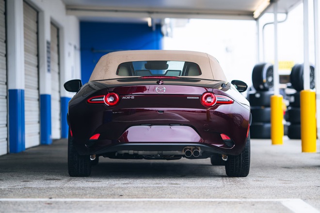 Vén màn 5 xe Mazda mới ra mắt Việt Nam hôm nay: Ngoài CX-5, CX-60, CX-90 còn có xe mui trần cùng một mẫu cực lạ mà ít người biết- Ảnh 18. Vén màn 5 xe Mazda mới ra mắt Việt Nam hôm nay: Ngoài CX-5, CX-60, CX-90 còn có xe mui trần cùng một mẫu cực lạ mà ít người biết- Ảnh 18.