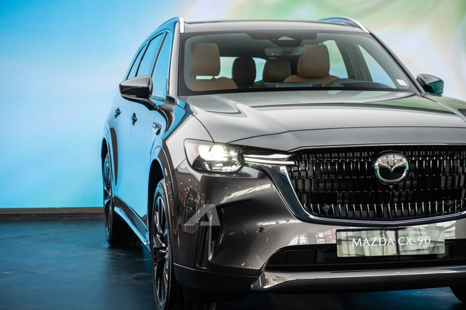Mazda CX-90 chốt ra mắt Việt Nam tháng 4/2026: 2 tùy chọn động cơ, có bản PHEV đi 42km không cần xăng, mâm 21 inch, đối đầu VW Teramont- Ảnh 8. Mazda CX-90 chốt ra mắt Việt Nam tháng 4/2026: 2 tùy chọn động cơ, có bản PHEV đi 42km không cần xăng, mâm 21 inch, đối đầu VW Teramont- Ảnh 8.