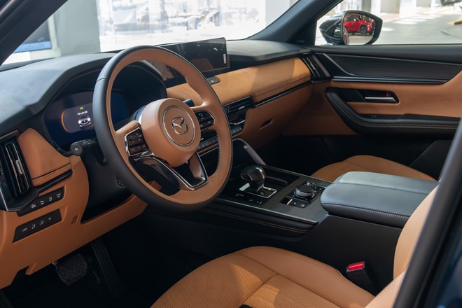 Ảnh thực tế các phiên bản Mazda CX-60, CX-90 tại Việt Nam: Phân biệt được từ ngoại hình, động cơ khác biệt, đều có ADAS- Ảnh 22. Ảnh thực tế các phiên bản Mazda CX-60, CX-90 tại Việt Nam: Phân biệt được từ ngoại hình, động cơ khác biệt, đều có ADAS- Ảnh 22.