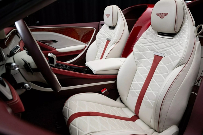 Chiếc Bentley cực hiếm này 'mất giá' gần 22 tỷ đồng sau 1.000km lăn bánh, chứng minh không phải cứ bản giới hạn là bán lãi- Ảnh 11. Chiếc Bentley cực hiếm này 'mất giá' gần 22 tỷ đồng sau 1.000km lăn bánh, chứng minh không phải cứ bản giới hạn là bán lãi- Ảnh 11.