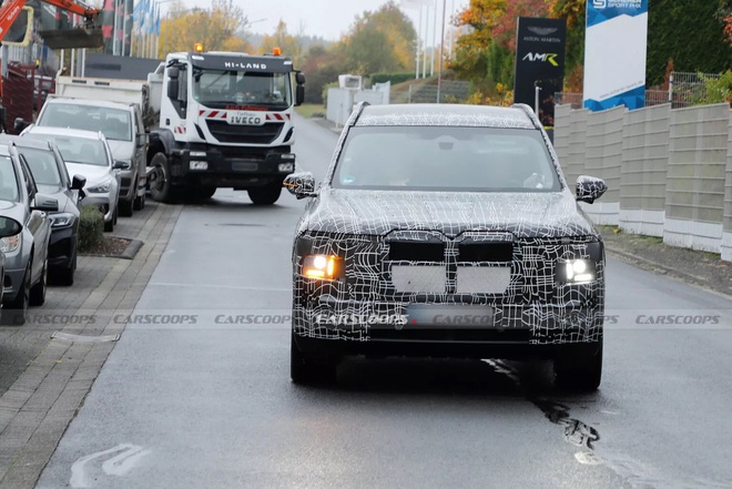 BMW X7 đời mới lộ diện rõ nét hơn trên đường: Thiết kế góc cạnh, lưới tản nhiệt khủng hơn, nội thất dễ "lột xác" với màn hình siêu dài- Ảnh 1. BMW X7 đời mới lộ diện rõ nét hơn trên đường: Thiết kế góc cạnh, lưới tản nhiệt khủng hơn, nội thất dễ "lột xác" với màn hình siêu dài- Ảnh 1.