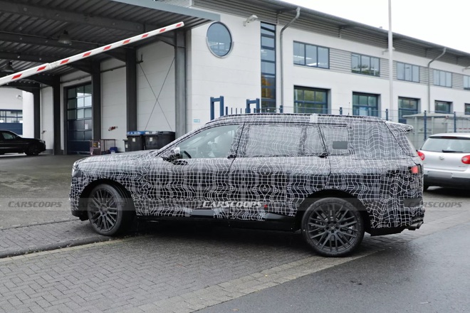 BMW X7 đời mới lộ diện rõ nét hơn trên đường: Thiết kế góc cạnh, lưới tản nhiệt khủng hơn, nội thất dễ "lột xác" với màn hình siêu dài- Ảnh 2. BMW X7 đời mới lộ diện rõ nét hơn trên đường: Thiết kế góc cạnh, lưới tản nhiệt khủng hơn, nội thất dễ "lột xác" với màn hình siêu dài- Ảnh 2.
