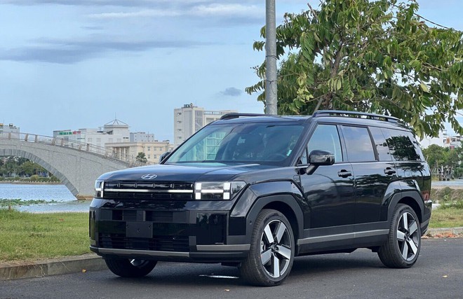 Hyundai Santa Fe giảm tới 240 triệu tại đại lý, giá thực tế 'chung mâm' với C-CUV bản cao, nhưng không mua sớm thành điểm trừ rất lớn- Ảnh 3. Hyundai Santa Fe giảm tới 240 triệu tại đại lý, giá thực tế 'chung mâm' với C-CUV bản cao, nhưng không mua sớm thành điểm trừ rất lớn- Ảnh 3.