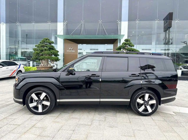 Hyundai Santa Fe giảm tới 240 triệu tại đại lý, giá thực tế 'chung mâm' với C-CUV bản cao, nhưng không mua sớm thành điểm trừ rất lớn- Ảnh 4. Hyundai Santa Fe giảm tới 240 triệu tại đại lý, giá thực tế 'chung mâm' với C-CUV bản cao, nhưng không mua sớm thành điểm trừ rất lớn- Ảnh 4.