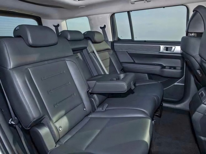 Hyundai Santa Fe giảm tới 240 triệu tại đại lý, giá thực tế 'chung mâm' với C-CUV bản cao, nhưng không mua sớm thành điểm trừ rất lớn- Ảnh 7. Hyundai Santa Fe giảm tới 240 triệu tại đại lý, giá thực tế 'chung mâm' với C-CUV bản cao, nhưng không mua sớm thành điểm trừ rất lớn- Ảnh 7.