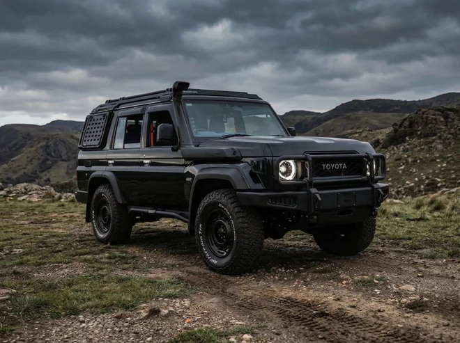 Bản Toyota Land Cruiser này dành cho ai thích dáng hoài cổ nhưng vẫn đủ công nghệ hiện đại: Giá quy đổi hơn 3,8 tỷ đồng, nhiều đồ chơi off-road- Ảnh 2. Bản Toyota Land Cruiser này dành cho ai thích dáng hoài cổ nhưng vẫn đủ công nghệ hiện đại: Giá quy đổi hơn 3,8 tỷ đồng, nhiều đồ chơi off-road- Ảnh 2.