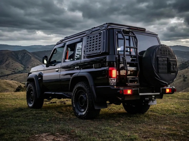 Bản Toyota Land Cruiser này dành cho ai thích dáng hoài cổ nhưng vẫn đủ công nghệ hiện đại: Giá quy đổi hơn 3,8 tỷ đồng, nhiều đồ chơi off-road- Ảnh 4. Bản Toyota Land Cruiser này dành cho ai thích dáng hoài cổ nhưng vẫn đủ công nghệ hiện đại: Giá quy đổi hơn 3,8 tỷ đồng, nhiều đồ chơi off-road- Ảnh 4.